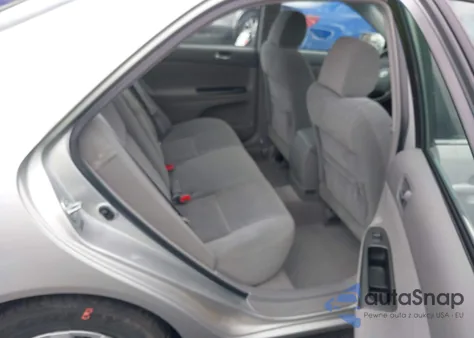 2005 Toyota Camry Le z USA, uszkodzony, nr VIN 4T1BE30K05U404456